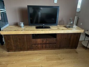 Skrinka pod TV