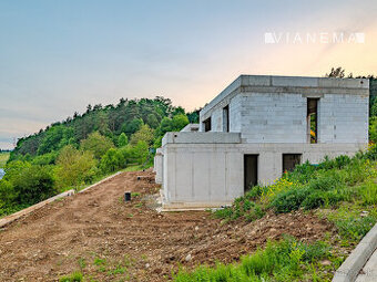 IBA U NÁS Moderný 4i rodinný dom s dvojgarážou, 770m2,PB