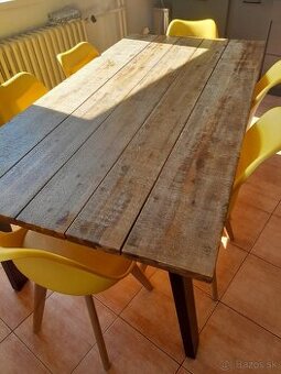 Jedálenský stôl so stoličkami