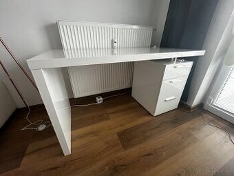 Písací stôl biely