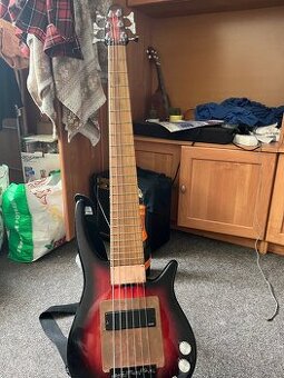 Predám 6-strunovú basgitaru + kombo Marshall MG15R