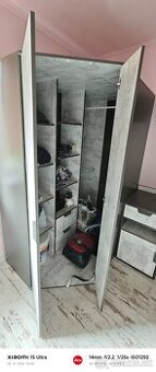 Rohová šatníková skriňa