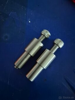 Predam na riadidka šroby na uchytenie navigacie