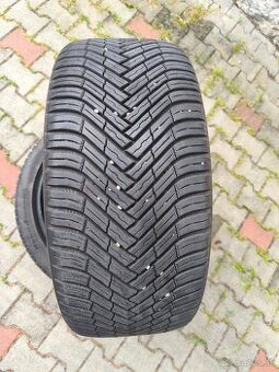 Predám pneu 225/40/18 celoročné