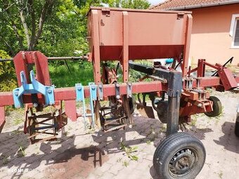 Predám plečku na kukuricu s prihnojovaním.Cena 1500 euro
