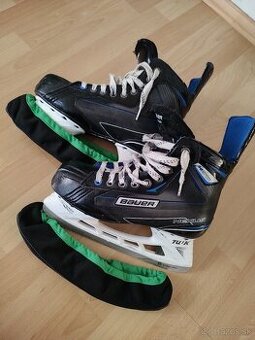 Pánske hokejové korčule Bauer Nexus 2700