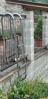 Rebrik do bazena