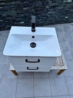 Kupelnova skrinka s umyvadlom a bateriou, nova nepouzita