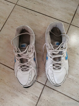 predam damske tenisky NIKE velkost 41