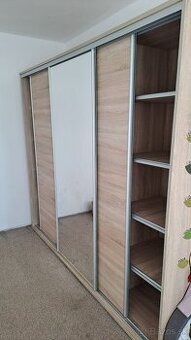 Šatniková skriňa