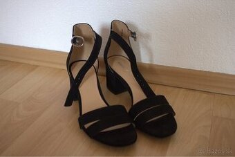 Sandále na opätku