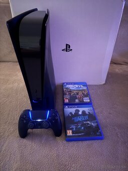 Predám PS5 black s mechanikou .  rok v záruke … Plus 2 hry..