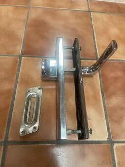 Dverová vchodová kľučka