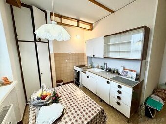 PRIESTRANNÝ 2i BYT, MIRKA NEŠPORA, HOLÍČ