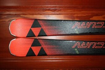 lyže fischer RC 4 CURV 178 cm , drevo , titan