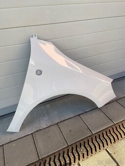 Predny blatnik Škoda Fabia 2 1026 biela