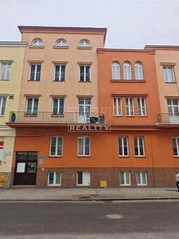 Veľkometrážny 3-izbový byt (109 m2) s vysokými stropmi v...