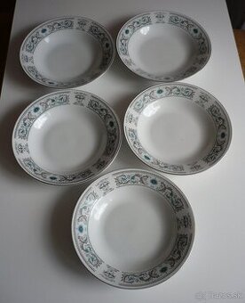 hlboké a dezertné taniere