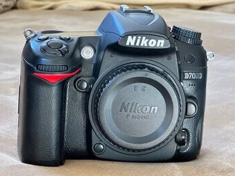 Fotoaparát D7000 na súčiastky