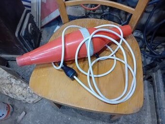 Vysávač a nafukovač do auta