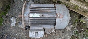 Predam prirubovy elektromotor 4 kw 1440 ot, hriadel 28 mm