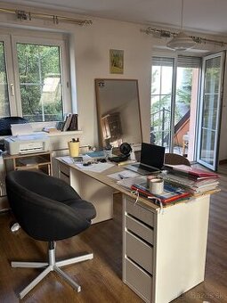 Pracovný stôl aj stolička