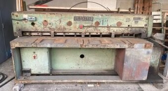 Prodám Použité tabulové nůžky MM5/2500, r. v. 1979