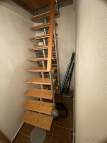 Železo drevene schody