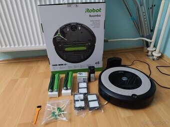ROBOTICKÝ VYSÁVAČ iROBOT ROOMBA e5