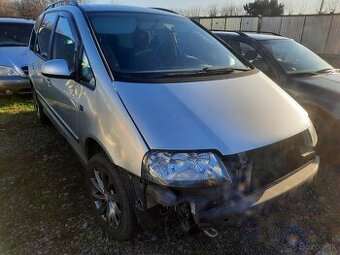 Rozpredam Volkswagen Sharan 1,9 tdi 85kw AUY,strieborna