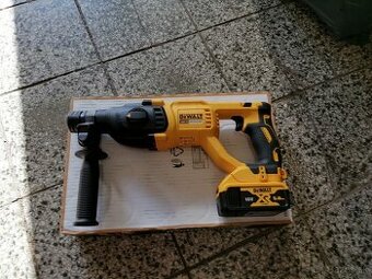 AKU KLADIVO 18V DEWALT DCH 133N---130€