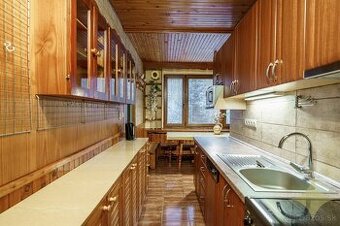 Exkluzívne na predaj veľký 3 izbový byt o výmere 81.30 m2 vo