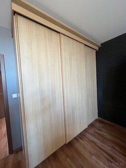 Vstavaná skriňa
