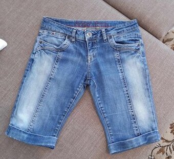 Štýlové krátke džínsy zn.Tommy Hilfiger, veľ.27