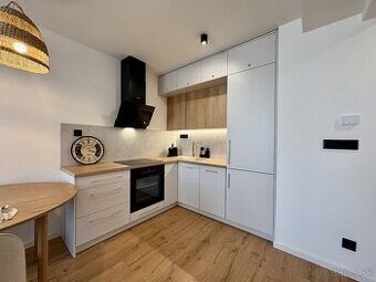 1,5 izbový novozariadený byt, výhľad na Aupark Košice, Krivá