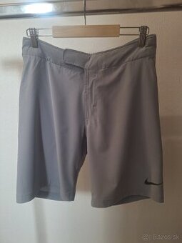 Šedé kraťasy Nike