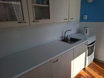 3-izbový byt -3 študentom v BB 0903921260