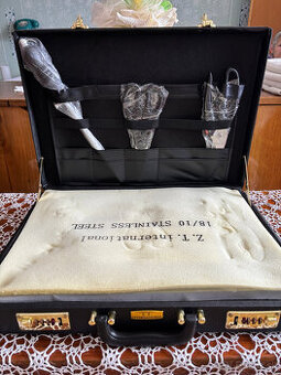 Sada nožov v kufríku