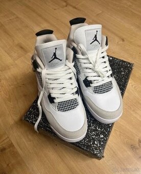 Jordan 4 retro biele