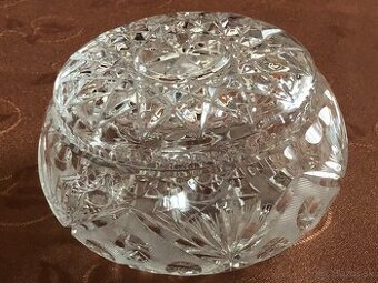 Krištáľová dóza s vrchnákom