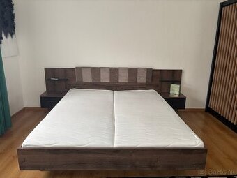 Drevená manželská posteľ 180x200cm