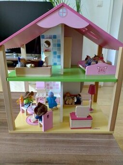 Drevený domček pre bábiky