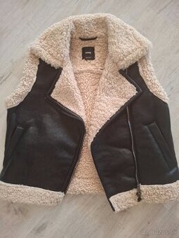 Dievčenská zateplená koženková vesta