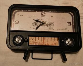 Predám pekné rustikálne hodiny akože rádio s motívom Harley