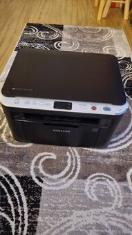 Tlačiareň zo skenerom a kopirkou