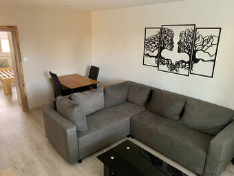 Na Predaj svetlý 2-izbový byt  – centrum Spišská Nová Ves