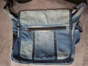 RIFLOVÁ CROSSBODY KABELKA