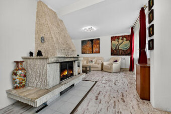 NA PREDAJ priestranný 6-iz Rodinný Dom v Stupave