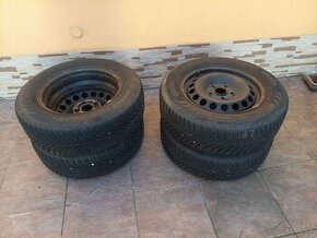 4 zimné pneumatiky na plechových diskoch, 195/65, 5,7mm.