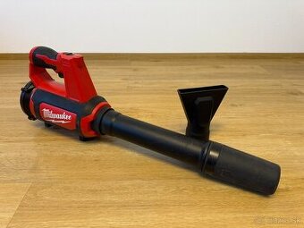 Aku kompaktny fukar Milwaukee M12 BBL